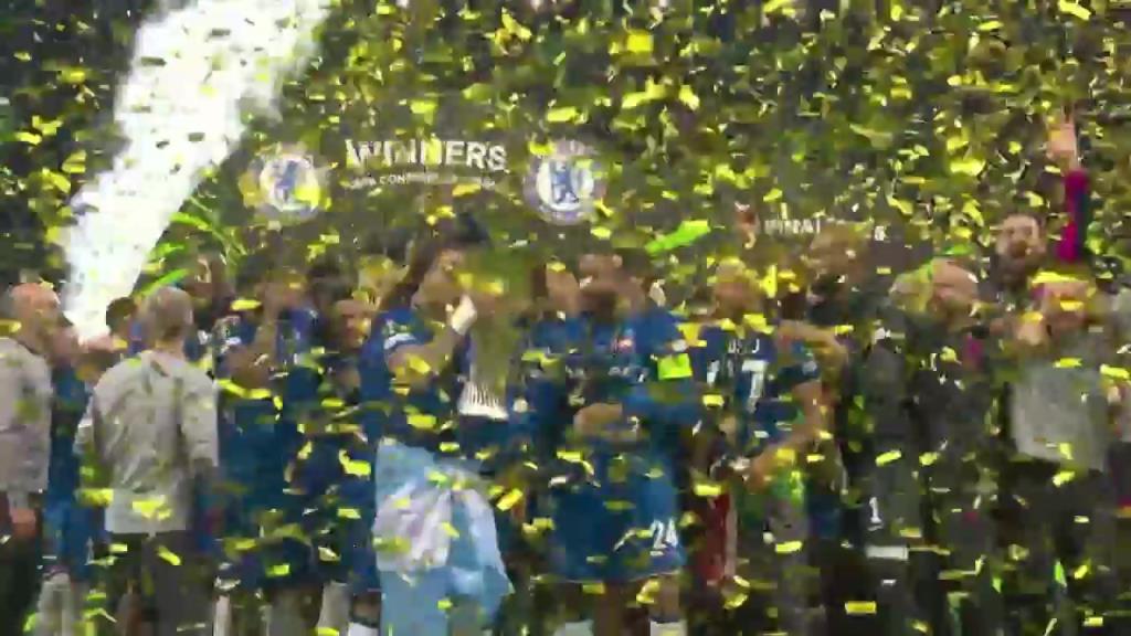 ?榮耀藍(lán)軍！歐協(xié)聯(lián)奪冠捧杯！里斯-詹姆斯高舉獎(jiǎng)杯全隊(duì)?wèi)c祝